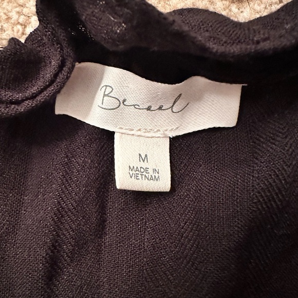 Linen Material Ruffled Crop Tank - Picture 3 of 4